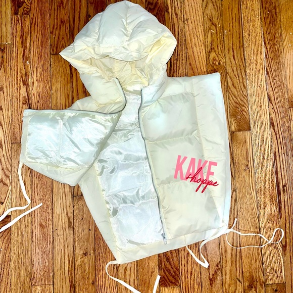 Kake Shoppe - Bubble Puffer Crop Bomber Vests - Picture 4 of 5